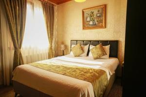 Postel nebo postele na pokoji v ubytování Eskibağ Butik Hotel