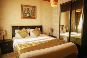 Postel nebo postele na pokoji v ubytování Eskibağ Butik Hotel