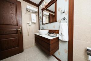 Koupelna v ubytování Hotel Bosnali + 37 fotografií