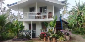 Zahrada ubytování Bayay ni Nanay Bed & Breakfast in Magpupungko Beach Road