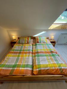 a bed in a room with two lamps on tables at Ferienwohnung „Riedforst“ in Melsungen