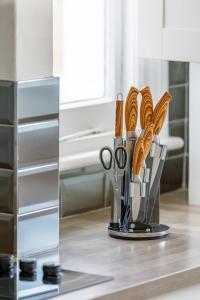 a container with scissors and breads in a kitchen at Lovely, modern & spacious 1-bed flat central Hove in Brighton & Hove