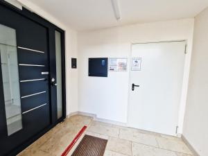 a room with a black door and a window at Hotel am Kurpark in Bad Wimpfen