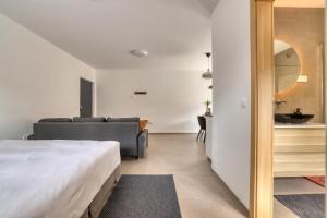 Postel nebo postele na pokoji v ubytování Dragon Residence