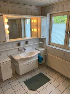 a bathroom with a sink and a mirror at Gästehaus am Biener See in Schepsdorf