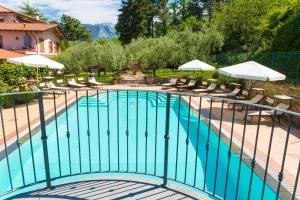 Bazén v ubytování Hotel Il Buongustaio nebo v jeho okolí
