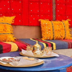 Posezení v ubytování Riad Hassi Labied Merzouga + 37 fotografií