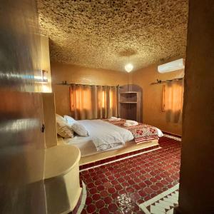 Postel nebo postele na pokoji v ubytování Riad Hassi Labied Merzouga