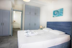 Postel nebo postele na pokoji v ubytování Amphitrite Apartments Skyros