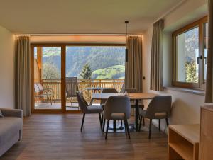 Nespecifikovaný výhled na hory nebo výhled na hory při pohledu z hotelu