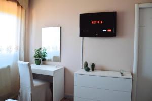 TV a/nebo společenská místnost v ubytování Angelo Delle Aci