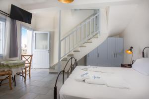 Postel nebo postele na pokoji v ubytování Amphitrite Apartments Skyros