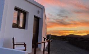a painting of a sunset on the side of a house at Casa Saboa in San Bartolomé