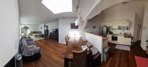 Küche/Küchenzeile in der Unterkunft Quiet, spacious and family-friendly top-floor apartment, 100m2, 2 bedrooms, garden view