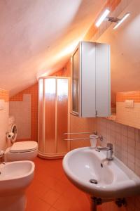 Phòng tắm tại Mansarda vista mare