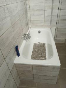 Ένα μπάνιο στο BudgetBnb 134, Toulon grand studio ensoleillé +1 φωτογραφίες