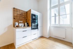 Kuchyňa alebo kuchynka v ubytovaní Elegant apartments located in the centre of Prague