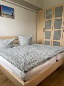 a bedroom with a large bed with two pillows at Ferienwohnung Fehmarn am Südstrand in Fehmarn