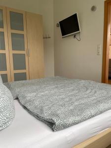 Postel nebo postele na pokoji v ubytování Ferienwohnung Fehmarn am Südstrand