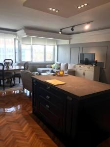 a kitchen and living room with a large island in a room at Comfortable accommodation and nearby attractions in Istanbul