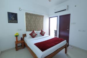 Postel nebo postele na pokoji v ubytování Royal Beach Service Apartment + 37 fotografií
