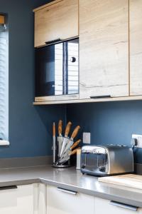 a kitchen counter with a toaster on a counter top at Free Parking Stylish & modern 4-bedroom home with sea views in Brighton & Hove