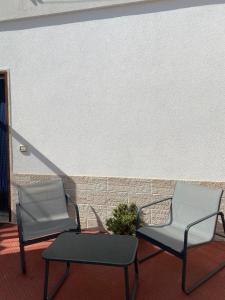 two chairs and a table next to a wall at CASA ALTOMARE in Otranto