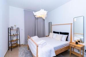 Ein Bett oder Betten in einem Zimmer der Unterkunft Fairways Private Pool Villa Rak