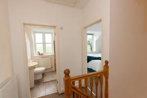 Et badeværelse på The Poppies Cottage