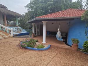 Vrt pred nastanitvijo Casa-Miri . Com
