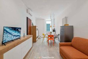 a living room with a couch and a kitchen with a table at XX di Mare, Terre Marine in Monterosso al Mare