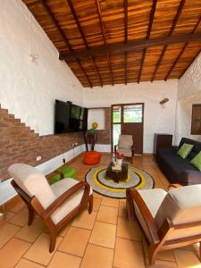 a living room with a couch and a table at Villa tolu in San Gil