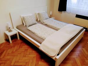 Postel nebo postele na pokoji v ubytování Apartman Coral