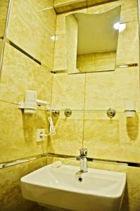 a bathroom with a sink and a mirror on the wall at Yesilirmak Aparts Hotel in Istanbul