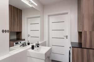 Фотография из галереи ApartWro 7th - City Square, Railway Station (balcony, garage) во Вроцлаве +12 фотографий