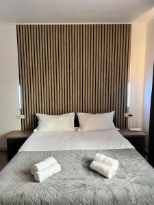 Un pat sau paturi într-o cameră la Maysa Ap.