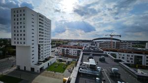 an aerial view of a city with a tall building at APARTAMENT BUŁGARSKA 60m2-3 POKOJE-PIĘKNY WIDOK-13 PIĘTRO 24H CHECK IN in Poznań