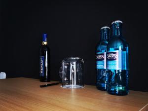 Nápoje v ubytování THE BLACKTAGON Cozy Apartment + 16 fotografií