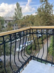 Uma varanda ou terraço em Ala Too - Square Apartment’s