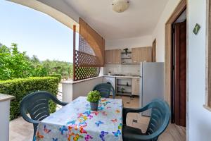 a kitchen with a table and chairs and a refrigerator at Residence Martino - Casa Vacanze in Castelnuovo Cilento