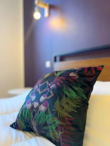 a pillow sitting on top of a bed at LE CARREAU DE FALGUIERE - Hypercentre - Gare in Toulouse