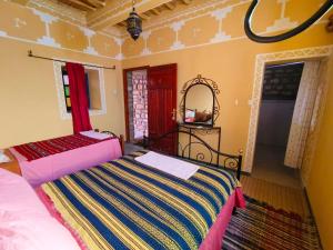 Postel nebo postele na pokoji v ubytování Kasbah Imini Restaurant & Hotel