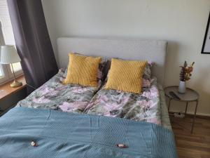 Postel nebo postele na pokoji v ubytování Central studio - easy check-in, free parking & wifi