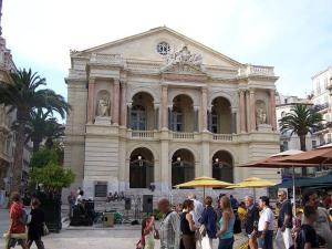 a group of people standing in front of a building at BudgetBnb 34, Toulon sympathique studio a 2 pas de l'opéra in Toulon