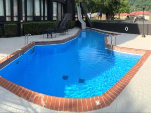 a large blue swimming pool in a building at The Landmark Hotel in Pikeville