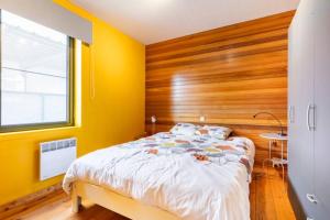 Postel nebo postele na pokoji v ubytování Superbe et chaleureux gîte familial