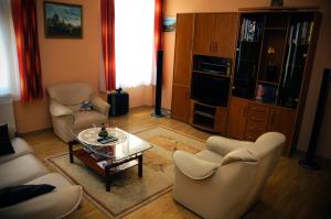 a living room with two chairs and a coffee table at Sunny Apartman in Szeged