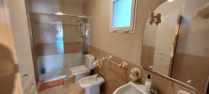 Koupelna v ubytování Apartamento Salamanca 38 en Santa Pola + 29 fotografií