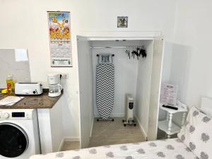 Fotografie z fotogalerie ubytování Modern Minimalist Studio with Essential Comfort ve Funchalu
