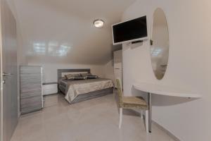 A bed or beds in a room at Oniro Luxury Villas